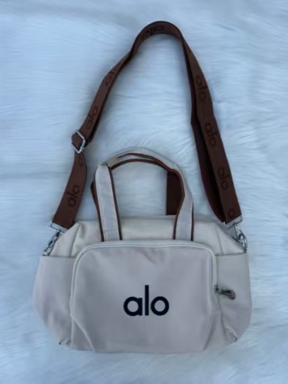 Alo Yoga Cream Crossbody Bag Shoulder Bag